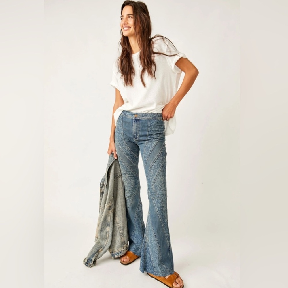 NWT Size 25 Free People Mermaid Mid-Rise Flare Jeans - Low Tide